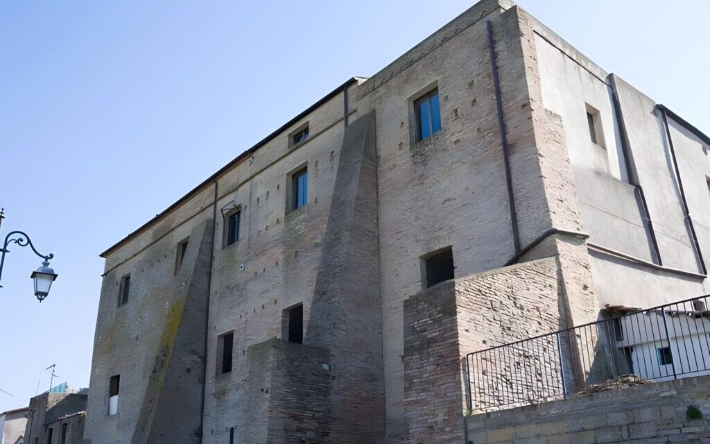 Palazzo De Sterlich, via all’anticipo per il recupero