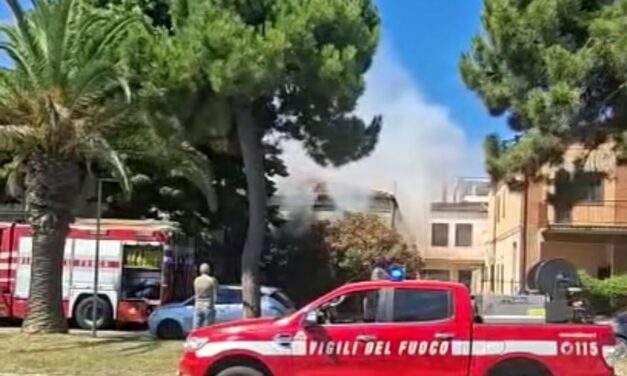 Fiamme in un’abitazione a Roseto, soccorsa una donna