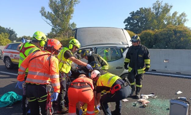 A14, veicolo cappottato tra Roseto e Pineto: due feriti