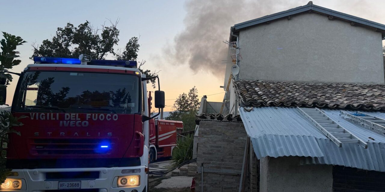 Campli, rogo in una casa a Pastinella: alloggio inagibile
