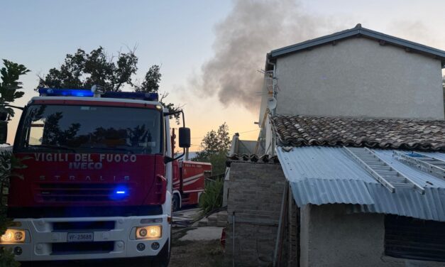 Campli, rogo in una casa a Pastinella: alloggio inagibile