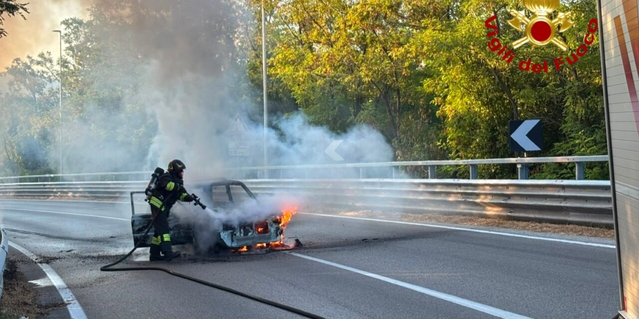 Fumo sulla Teramo-Montorio, Panda distrutta dalle fiamme