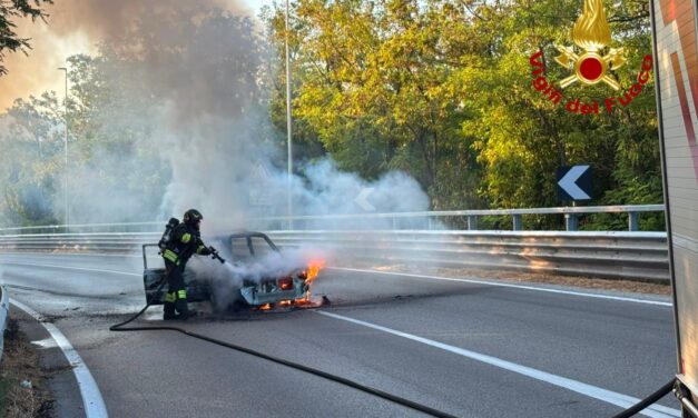 Fumo sulla Teramo-Montorio, Panda distrutta dalle fiamme