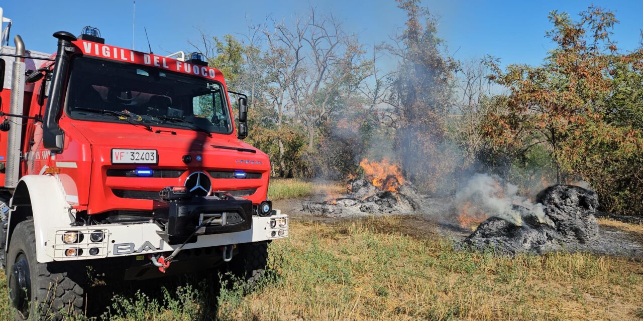 Doppio fronte incendi tra Mosciano e Campli, interventi per ore