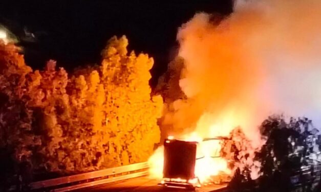 Tir in fiamme sull’A14 a Tortoreto, notte di paura al Salinello