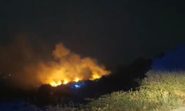 Fiamme nella notte a Miano, intervento dei soccorsi a Sparazzano