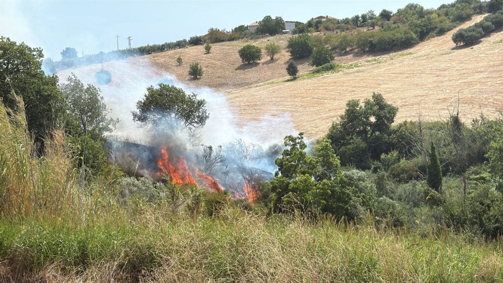 Incendi, Prefettura sollecita prevenzione nel Teramano