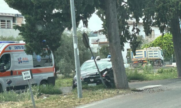 Tortoreto, pattuglia dei carabinieri esce di strada sulla Statale 16