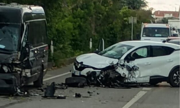 Scontro frontale sulla Statale 259, traffico in tilt tra Sant’Omero e Sant’Egidio
