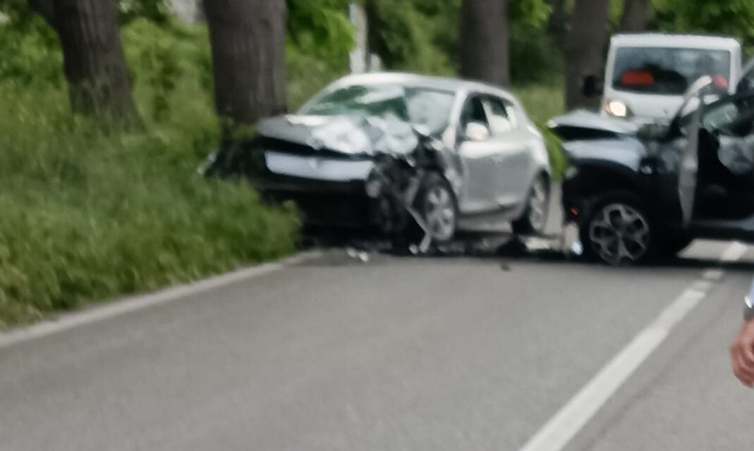 Scontro frontale a Villa Rosa, tre persone ferite sulla 259