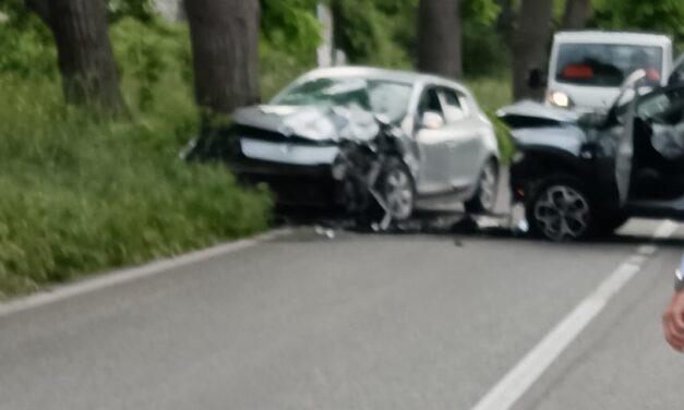 Scontro frontale a Villa Rosa, tre persone ferite sulla 259