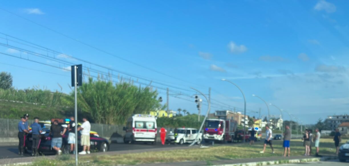 Schianto ad Alba Adriatica, donna ricoverata in gravi condizioni
