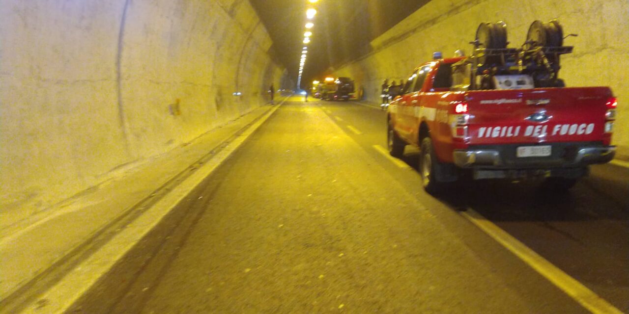 Scontro sull’A14 a Martinsicuro, tre giovani soccorsi in galleria