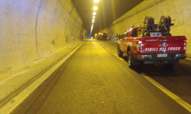 Scontro sull’A14 a Martinsicuro, tre giovani soccorsi in galleria