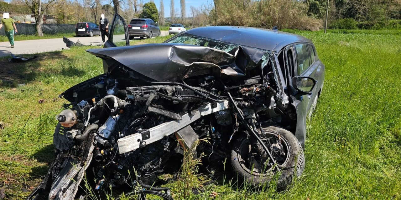 Incidente sulla Sp 8 a Sant’Omero, auto fuori strada