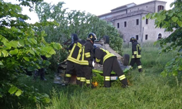 Colonnella, auto cappottata all’alba: feriti quattro giovani