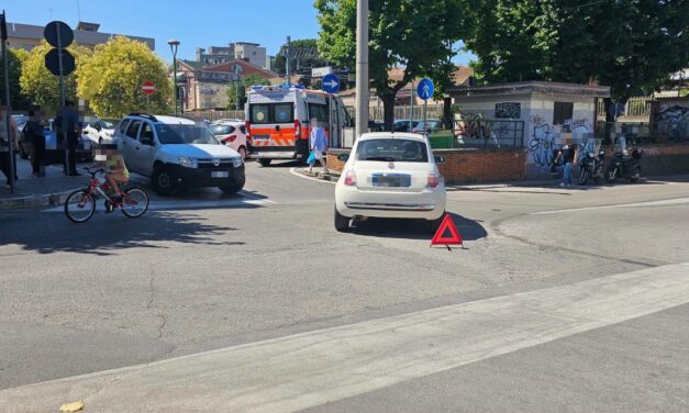 Auto e moto si urtano a Giulianova, ferito lieve