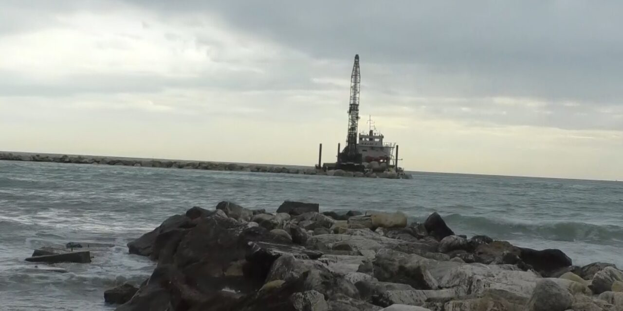 Roseto, tornano in mare i lavori per consolidare le scogliere