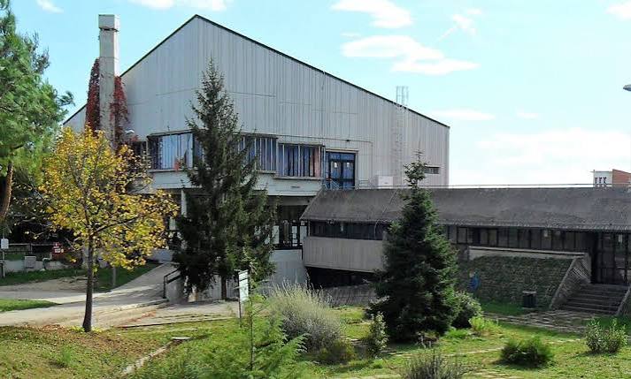 Nereto, studente ferito dopo una caduta in hotel