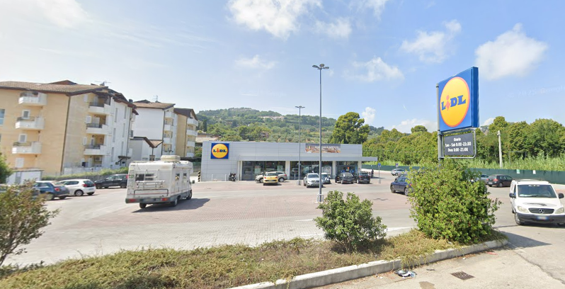 Tortoreto, assalto notturno al Lidl: ingresso resiste