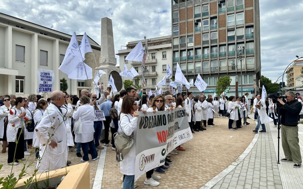 Medici di famiglia in protesta: allarme per le cure locali