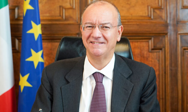Nereto, docente spinto in aula: Valditara sente la preside