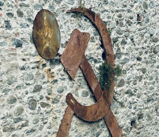 Montorio, polemica sul simbolo rimosso dalla collina