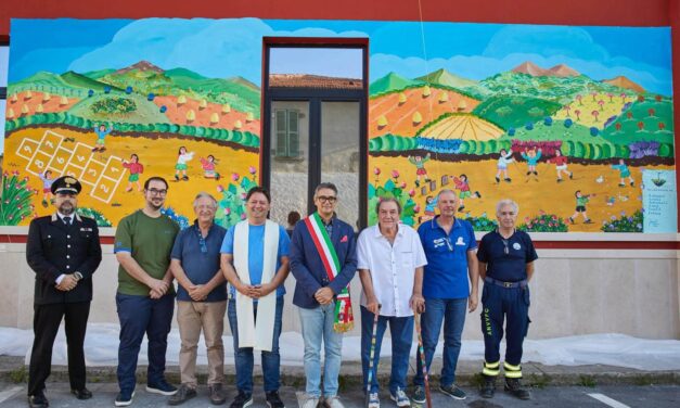 Garrufo, torna in piazza il murale dedicato ai giochi di ieri