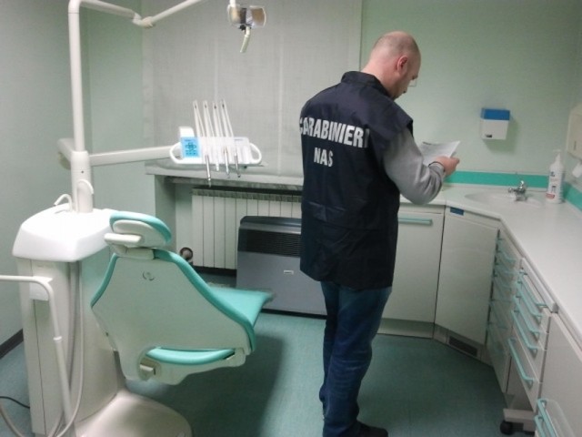 Alba Adriatica, controlli dei Nas: stop a uno studio odontoiatrico
