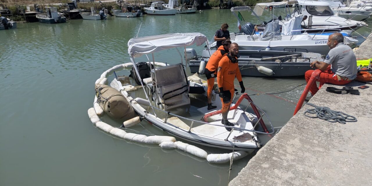 Barca in difficoltà nel porto di Roseto: arrivano i sommozzatori
