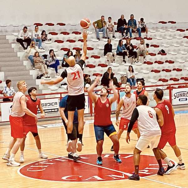 Teramo a Spicchi, debutto in campionato sul parquet di Pineto