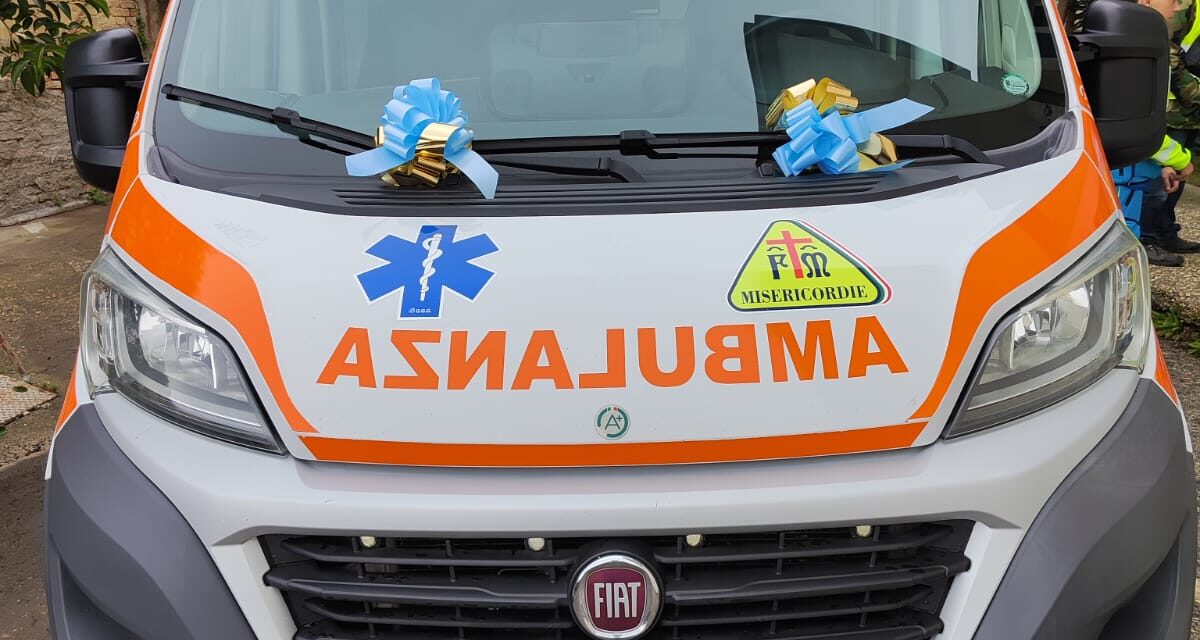 Alba Adriatica, auto si ribalta in via Lombardia: ferite due giovani