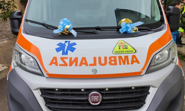 Alba Adriatica, auto si ribalta in via Lombardia: ferite due giovani