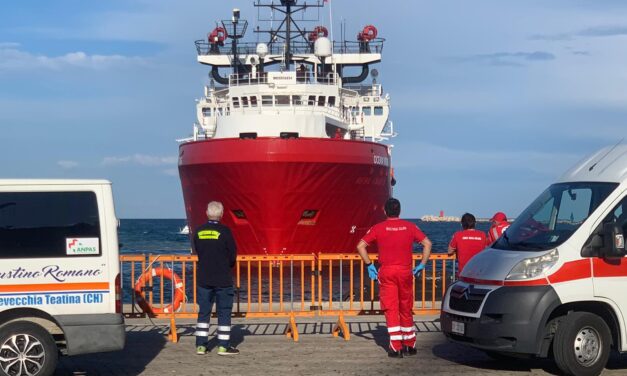 Sbarco a Ortona, 55 persone accolte dalla Ocean Viking