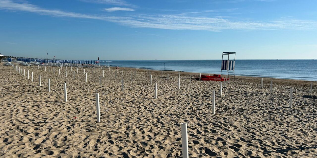 Tortoreto prepara le spiagge libere con i nuovi paletti