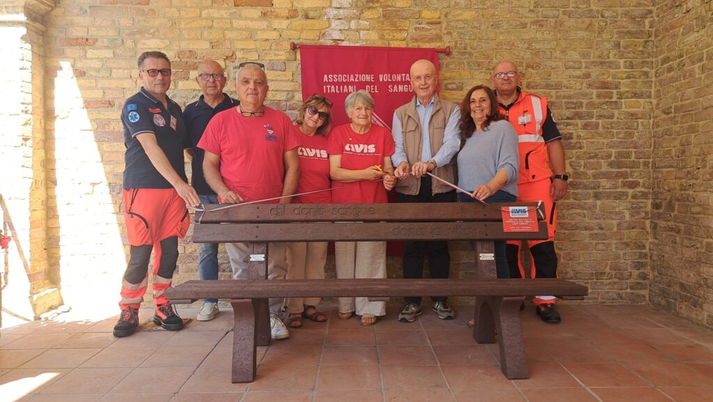 A Colonnella una panchina per promuovere la donazione di sangue