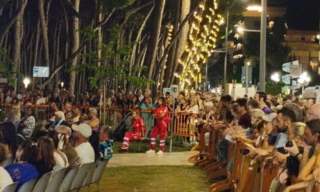 Alba Adriatica, polemiche sul Galà della moda in piazzetta