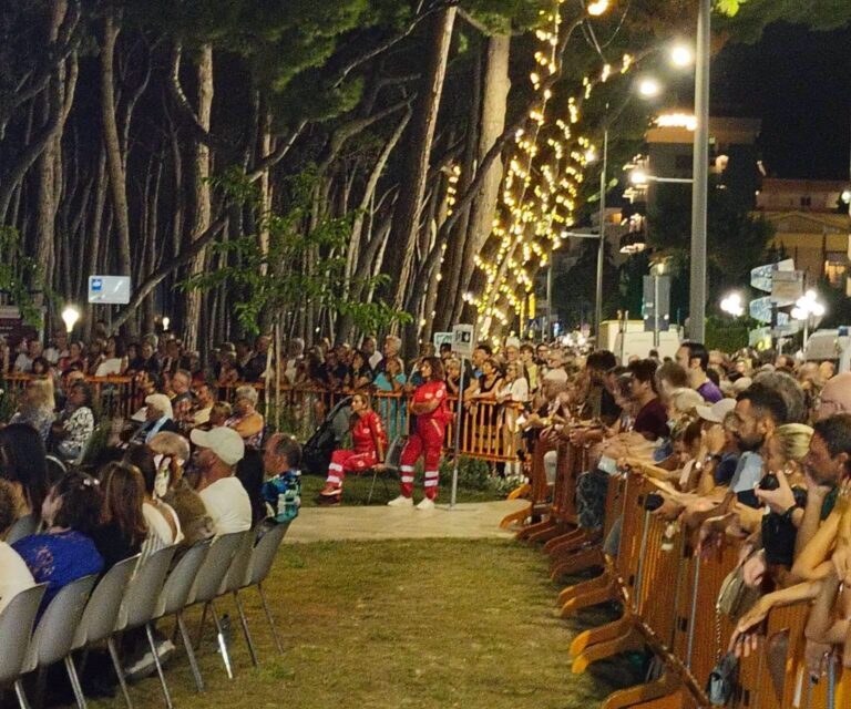 Alba Adriatica, polemiche sul Galà della moda in piazzetta