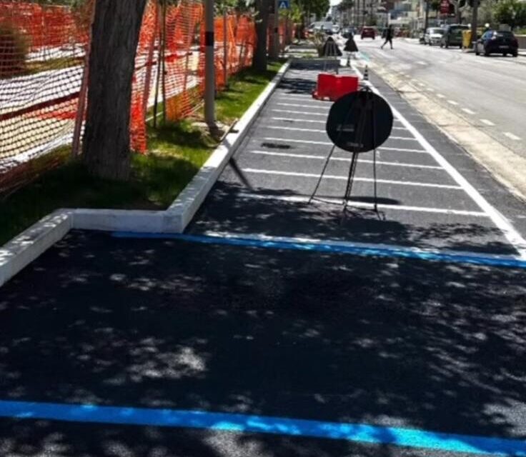 Strisce blu sul lungomare: ad Alba chiesti controlli sugli stalli