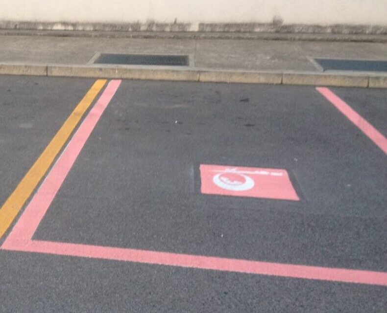 Alba Adriatica istituisce stalli rosa in più punti del centro