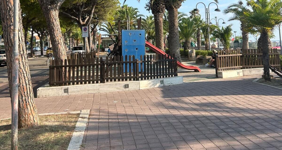 Tortoreto, area giochi al buio sul lungomare: disagi e proteste