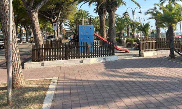 Tortoreto, area giochi al buio sul lungomare: disagi e proteste