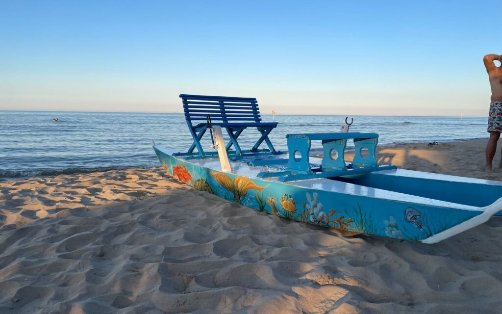 Pineto, un vecchio pattino diventa omaggio al mare