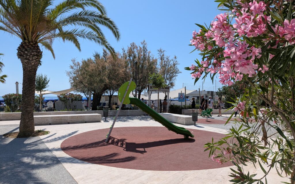 Via Trieste, conclusa la nuova area sul lungomare albense