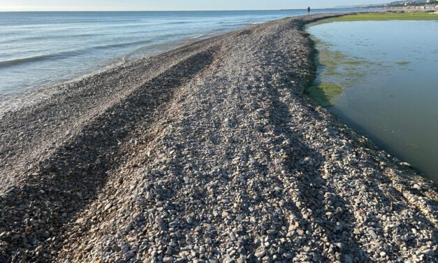 Salinello, con il ponte chiuso si torna a passare tra i sassi