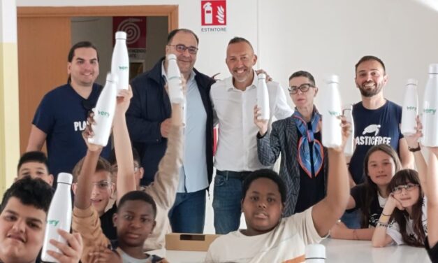 Villa Rosa, nuova fontana a scuola e borracce per gli studenti