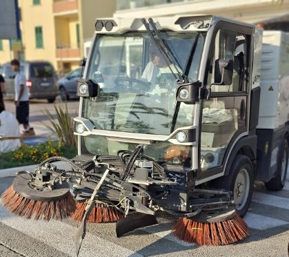 Alba Adriatica, lungomare ripulito subito dopo il carnevale