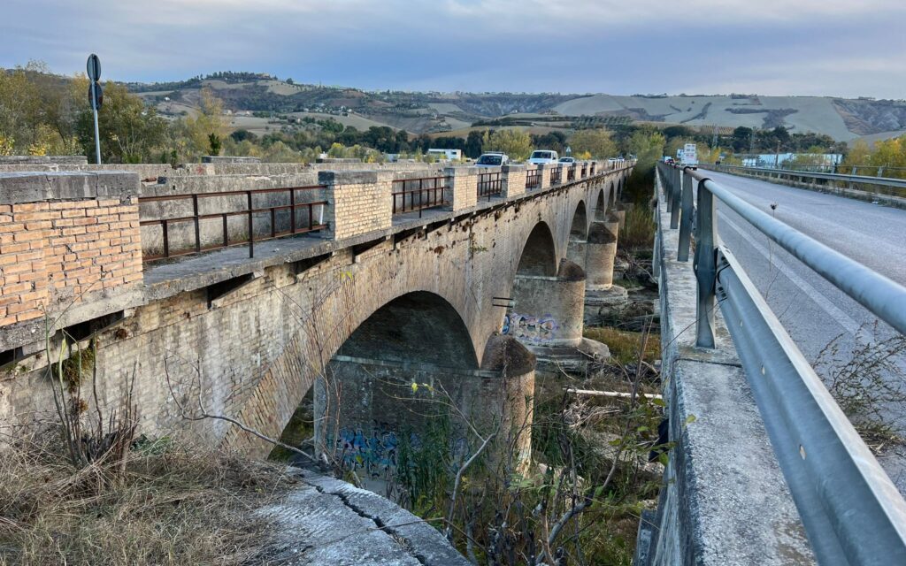 Ancarano, da martedì torna percorribile il ponte sul Tronto