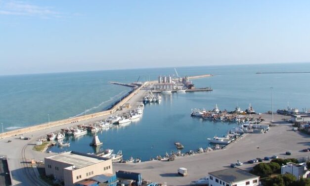 Sbarco a Ortona, in porto 28 migranti soccorsi nel Mediterraneo