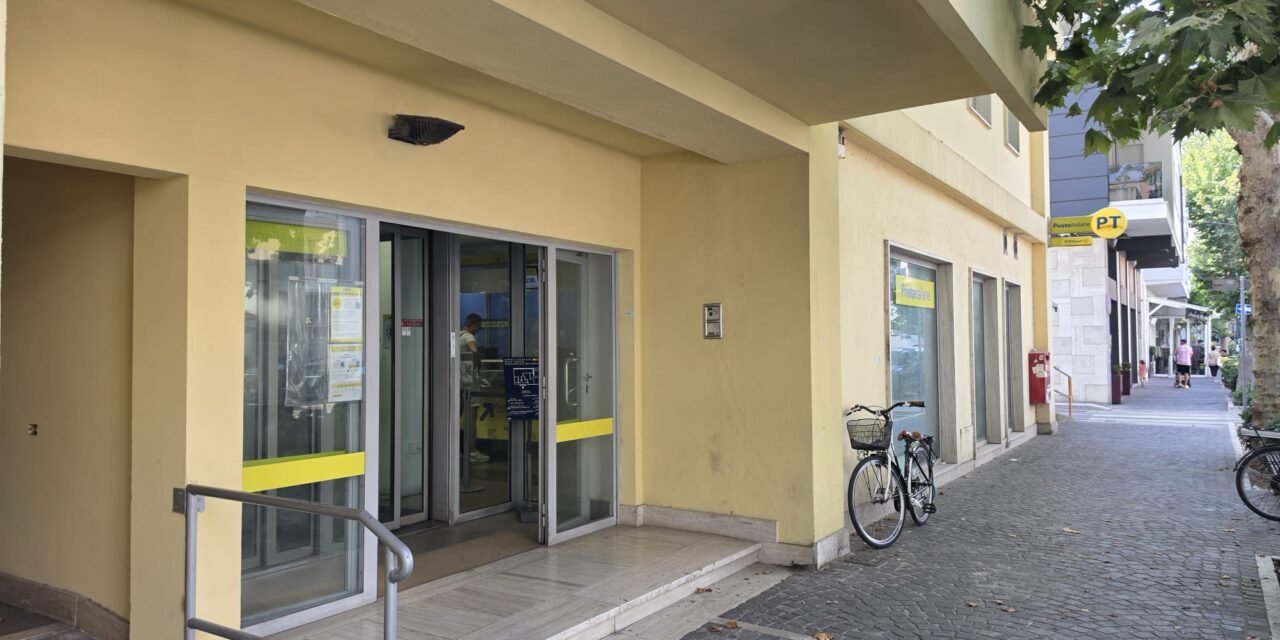 Giulianova, caldo e disagi negli uffici postali